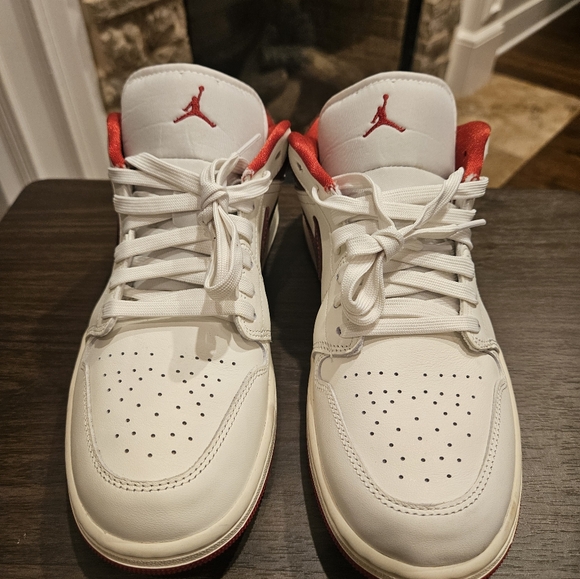 Air Jordan 1 Low SE - Picture 3 of 7